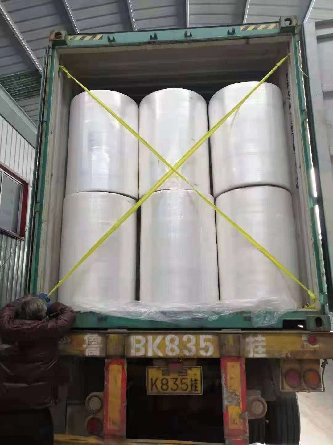 Tela no tejida hilada de polipropileno SSS para pañales para bebés, pañales para adultos, materias primas para servilletas sanitarias