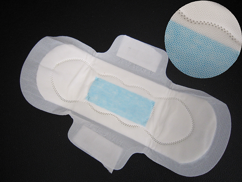 Película perforada de PE suave de alta calidad para materias primas de servilletas sanitarias/almohadillas/protectores de panty